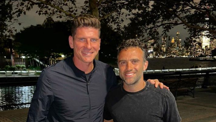 FOTO – Rossi e Gomez di nuovo insieme a Hoboken: “Mamma mia che coppia…” - immagine 1