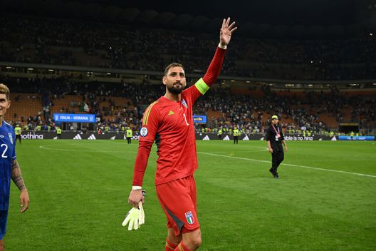 Gianluigi Donnarumma, portiere del Manchester City e dell'Italia. (Foto Villa/Getty Images) Guardiola elogia Donnarumma: “È enorme ed ha esperienza incredibile. Titolare nel derby? Vedremo”- immagine 2