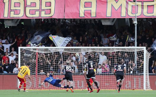 BENEVENTO, ITALIA- APRILE 29: Gol di Massimo Coda con la maglia del Benevento (Foto di Francesco Pecoraro/Getty Images) Ben 135 volte Coda: infranta la maledizione di Schwoch in serie B, è leggenda- immagine 4