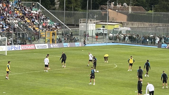 RILEGGI LIVE Castel di Sangro, prima apparizione per Natan! Presenti Osimhen e Zielisnki RILEGGI LIVE Castel di Sangro, prima apparizione per Natan! Presenti Osimhen e Zielisnki - immagine 1