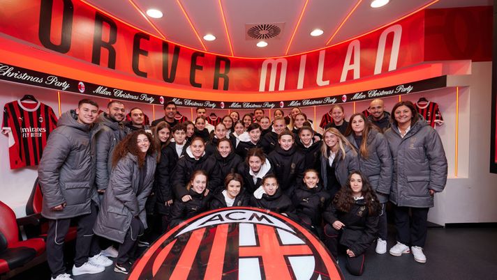 MILAN, ITALY - DECEMBER 12: Players and staff of AC Milan Under 15 Women pose for a photo with Davide Calabria of AC Milan, Paulo Fonseca Head Coach of AC Milan, Theo Hernandez of AC Milan, Christy Grimshaw of AC Milan, Suzanne Bakker of AC Milan and Julie Piga of AC Milan during AC Milan Youth Team Xmas Party at Giuseppe Meazza Stadium on December 12, 2024 in Milan, Italy. (Photo by AC Milan/AC Milan via Getty Images) juventus-milan-finale-scudetto-under-15-femminile-risultato