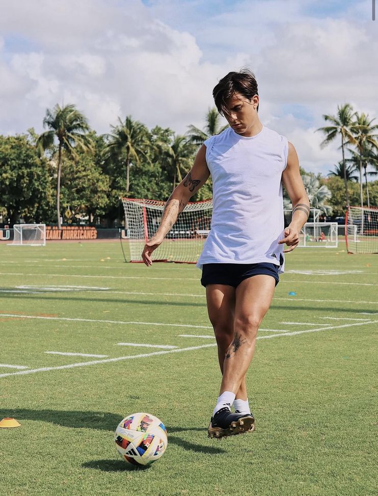 Dybala, sudore e sorrisi a Miami: l’argentino si allena già col pallone- immagine 2