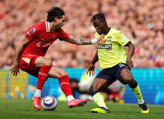 LIVERPOOL, INGHILTERRA - MARZO 08: Kamaldeen Sulemana del Southampton (Foto di Carl Recine/Getty Images) Calciomercato Atalanta, tutte le trattative: addio Retegui, cercasi centravanti- immagine 3