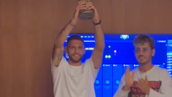 VIDEO / L’asta di Berardi, Sensi, Caprari e Rocco Hunt: che risate!