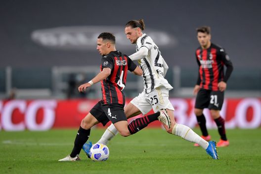 (Photo by Daniele Badolato - Juventus FC/Juventus FC via Getty Images) Incrocio di mercato: il futuro di Rabiot e Bennacer passa dal Marsiglia- immagine 3