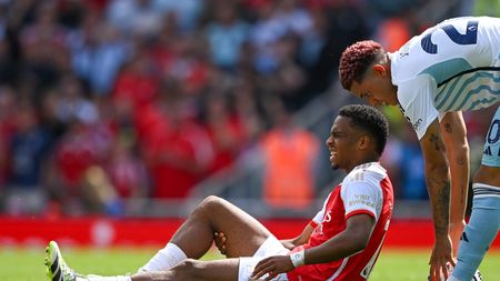 LONDON, ENGLAND - AUGUST 12: Jurrien Timber of Arsenal goes down with an injury during the Premier League match between Arsenal FC and Nottingham Forest at Emirates Stadium on August 12, 2023 in London, England. (Photo by Clive Mason/Getty Images)