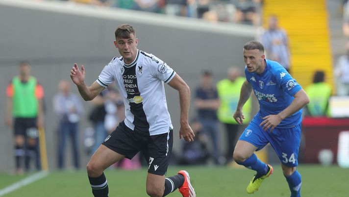 UDINE, ITALY - MAY 19: Lorenzo Lucca of Udinese Calcio in action against Ardian Ismajli of Empoli FC during the Serie A TIM match between Udinese Calcio and Empoli FC at Dacia Arena on May 19, 2024 in Udine, Italy.(Photo by Gabriele Maltinti/Getty Images) Carlino – Ritorno di fiamma per Lucca? - immagine 1