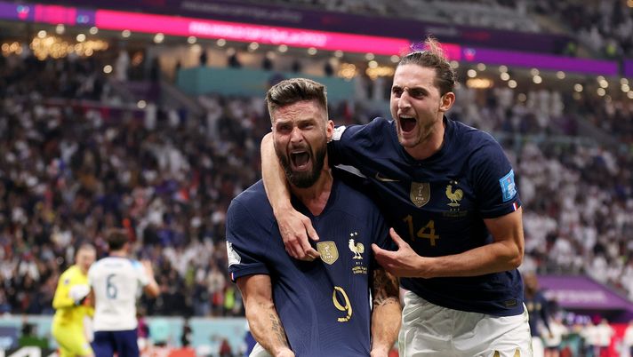 AL KHOR, QATAR - DECEMBER 10: Olivier Giroud of France celebrates after scoring the team's second goal with Adrien Rabiot during the FIFA World Cup Qatar 2022 quarter final match between England and France at Al Bayt Stadium on December 10, 2022 in Al Khor, Qatar. (Photo by Catherine Ivill/Getty Images) il-milan-ha-il-suo-attaccante-alla-giroud-e-si-chiama-adrien-rabiot-analisi-tattica