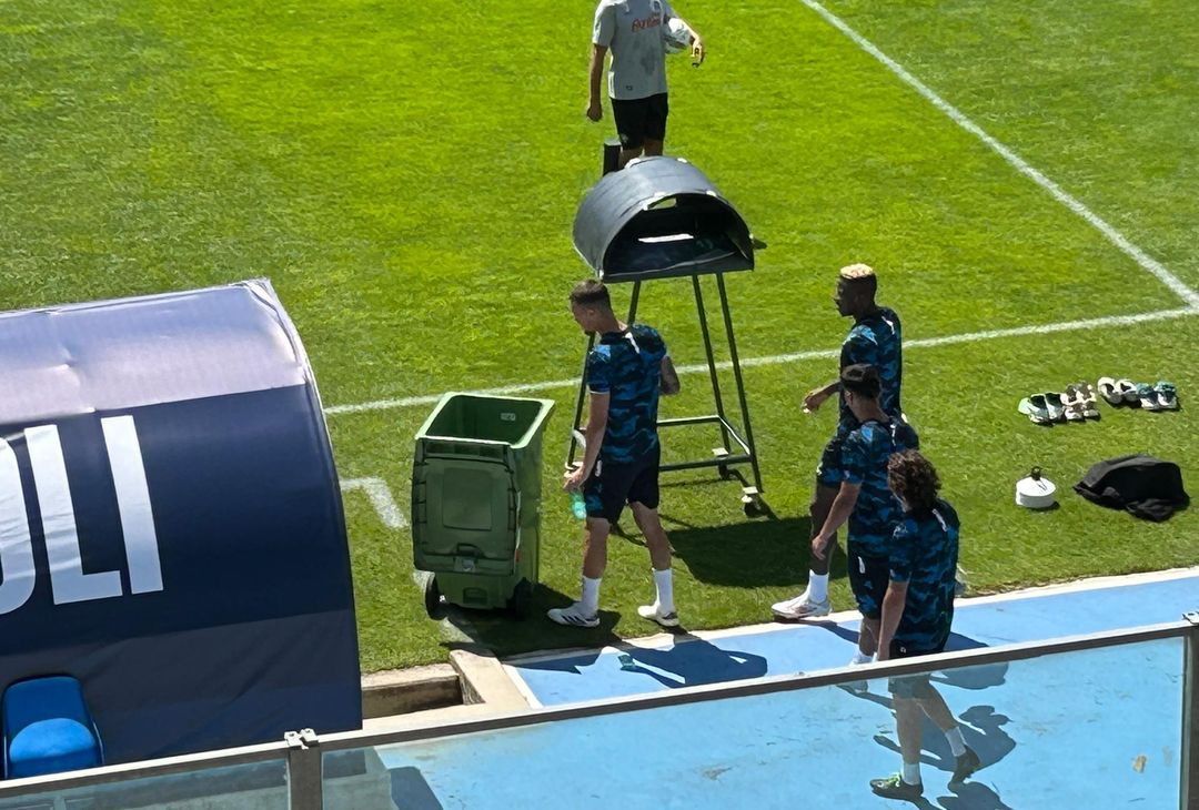 GALLERY Osimhen acclamato dai tifosi all’ingresso in campo: la reazione del nigeriano - immagine 4