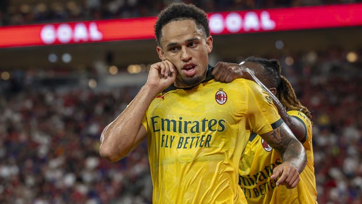 HONG KONG, CHINA - JULY 26: Noah Okafor of AC Milan (front) celebrates after scoring his goal  during the Liverpool FC v AC Milan Pre-Season Friendly match at Kai Tak Stadium on July 26, 2025 in Hong Kong, China. (Photo by Yu Chun Christopher Wong/Eurasia Sport Images/Getty Images)  okafor-via-dal-milan-ma-siamo-sicuri-non-possa-servire