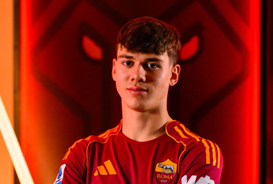 Roma, i primi scatti di Venturino con la maglia giallorossa – FOTO GALLERY - immagine 3