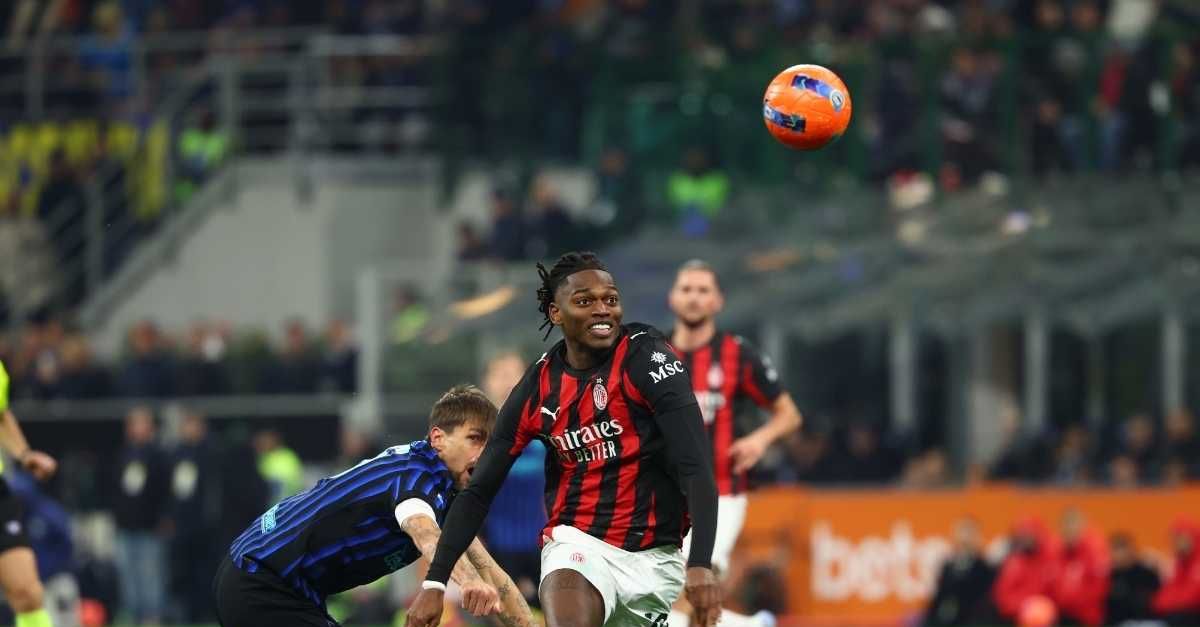 Episodio molto dubbio tra Acerbi e Leao sul finire di tempo: il centrale ha tirato i capelli a Rafa in area