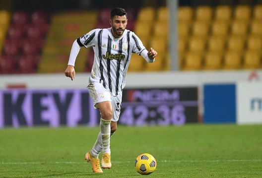 BENEVENTO, ITALY - NOVEMBER 28: Gianluca Frabotta of Juventus during the Serie A match between Benevento Calcio and Juventus at Stadio Ciro Vigorito on November 28, 2020 in Benevento, Italy. (Photo by Francesco Pecoraro/Getty Images) Juventus: in difesa De Ligt è la certezza, Chiellini di nuovo infortunato- immagine 3