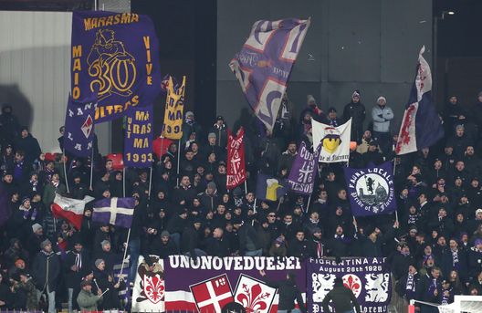 MONZA, ITALY - JANUARY 13: The ACF Fiorentina fans show their support during the Serie A match between AC Monza and ACF Fiorentina at U-Power Stadium on January 13, 2025 in Monza, Italy. (Photo by Marco Luzzani/Getty Images) Curva Fiesole