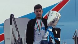Il Napoli atterra a Capodichino con il trofeo: “La Supercoppa è a casa” – IL VIDEO