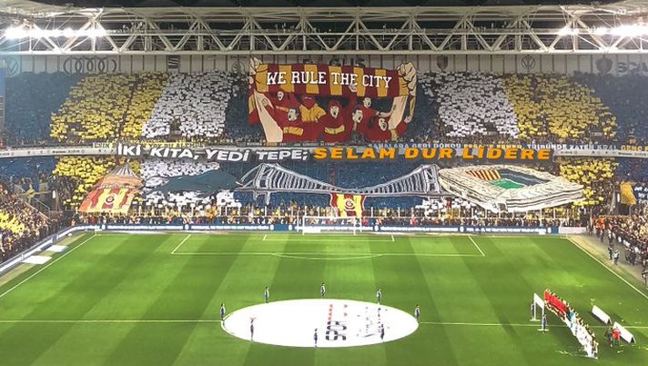 Fiamme, colori e Storia: le coreografie di Fenerbahçe e Galatasaray - immagine 1