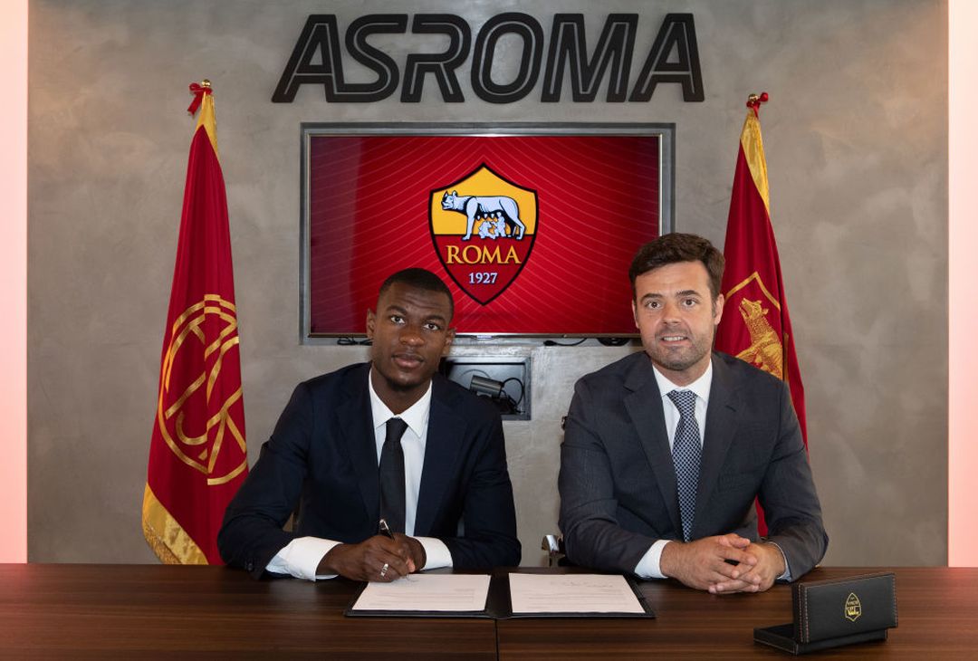 Roma, i primi scatti di Ndicka con la maglia giallorossa – FOTO GALLERY - immagine 11