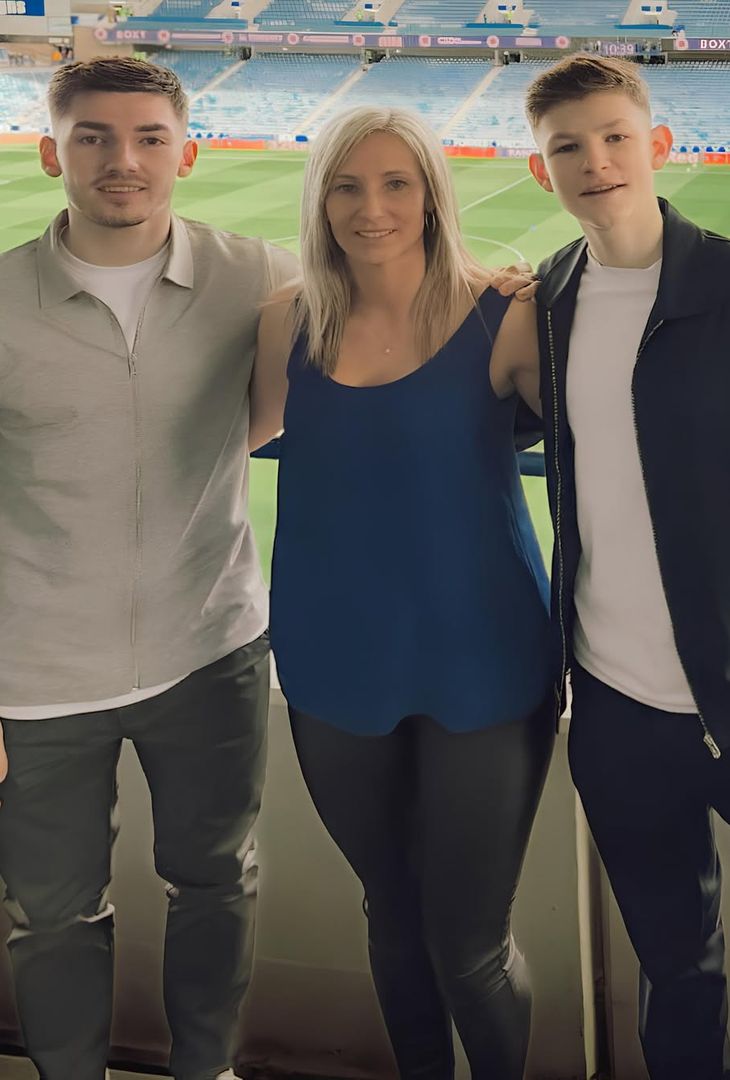 GALLERY Il Napoli festeggia le mamme con le prime tifose dei giocatori azzurri - immagine 2