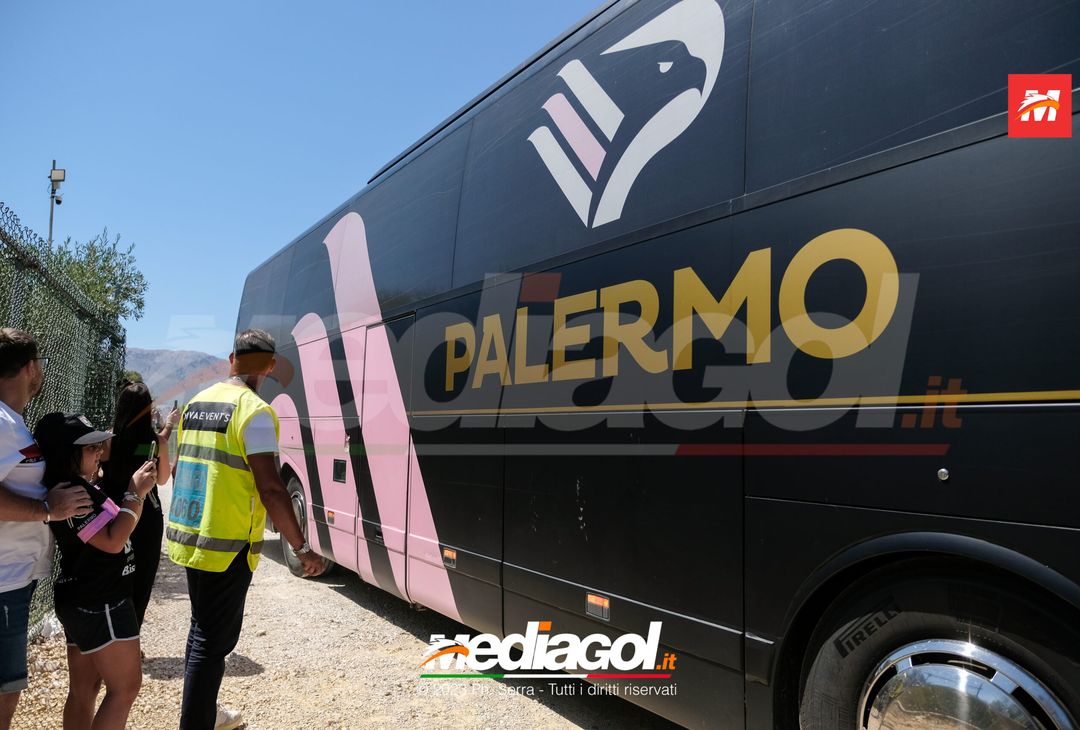 FOTO Bari-Palermo, i Rosanero in partenza dal centro sportivo di Torretta (GALLERY) - immagine 9