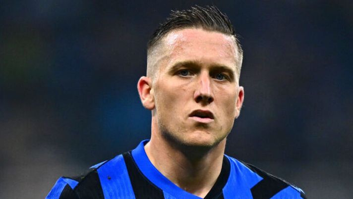 MILAN, ITALY - OCTOBER 01: Piotr Zielinski of FC Internazionale looks on during the UEFA Champions League 2024/25 League Phase MD2 match between FC Internazionale Milano and FK Crvena Zvezda at Stadio San Siro on October 01, 2024 in Milan, Italy. (Photo by Mattia Pistoia - Inter/Inter via Getty Images) Empoli-Inter, formazioni ufficiali: fuori Zielinski e Pavard! Fazzini e Solbakken dal 1′ - immagine 1