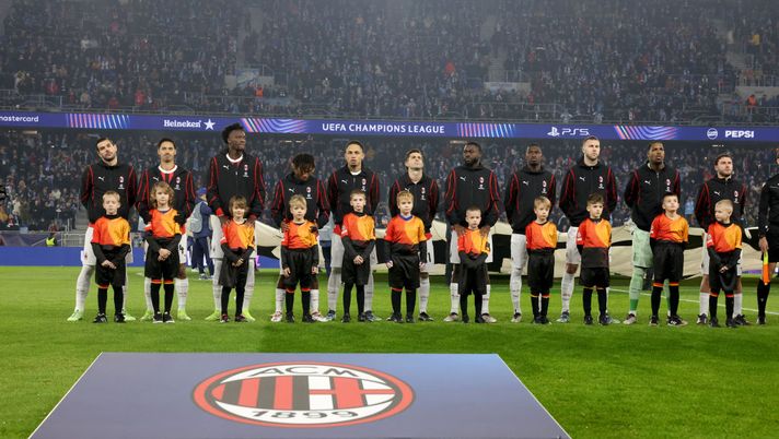 BRATISLAVA, SLOVAKIA - NOVEMBER 26: Players of AC Milan (Strahinja Pavlovic, Tammy Abraham, Noah Okafor, Mike Maignan, Theo Hernandez, Youssouf Fofana, Fikayo Tomori, Christian Pulisic, Davide Calabria, Tijjani Reijnders and Samuel Chukwueze)  line up prior to the the UEFA Champions League 2024/25 League Phase MD5 match between SK Slovan Bratislava and AC Milan on November 26, 2024 in Bratislava, Slovakia. (Photo by Claudio Villa/AC Milan via Getty Images)  Milan-Champions