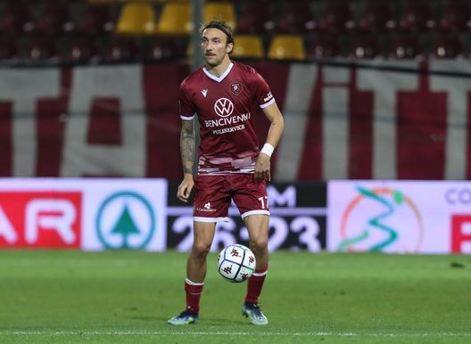 REGGIO CALABRIA, ITALY - FEBRUARY 10: Gianluca Di Chiara of Reggina during the Serie B match between Reggina and Virtus Entella at Stadio Oreste Granillo on February 10, 2021 in Reggio Calabria, Italy. (Photo by Maurizio Lagana/Getty Images) Bari