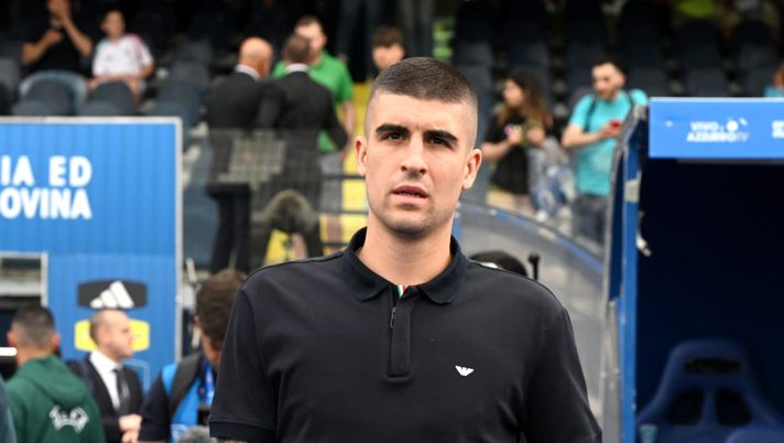 EMPOLI, ITALY - JUNE 09: Gianluca Mancini of Italy arrives at an International Friendly between Italy and Bosnia & Herzegovina at Stadio Carlo Castellani on June 09, 2024 in Empoli, Italy. (Photo by Claudio Villa/Getty Images) Italia, Calafiori è sconsolato e Mancini lo abbraccia: il gesto diventa virale - immagine 1