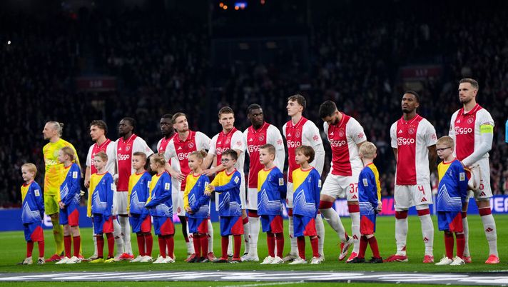 ajax-shock-sette-giocatori-messi-fuori-rosa-via-whatsapp-stagione-olanda-eredivisie
