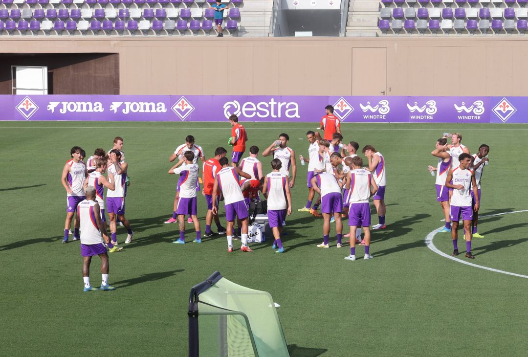 GERMOGLI PH: 13 LUGLIO 2026 BAGNO A RIPOLI VIOLA PARK PRIMO ALLENAMENTO DELLA FIORENTINA CON L' ALLENATORE GROSSO GALLERY – Le immagini del primo giorno di ritiro della Fiorentina di Grosso - immagine 10
