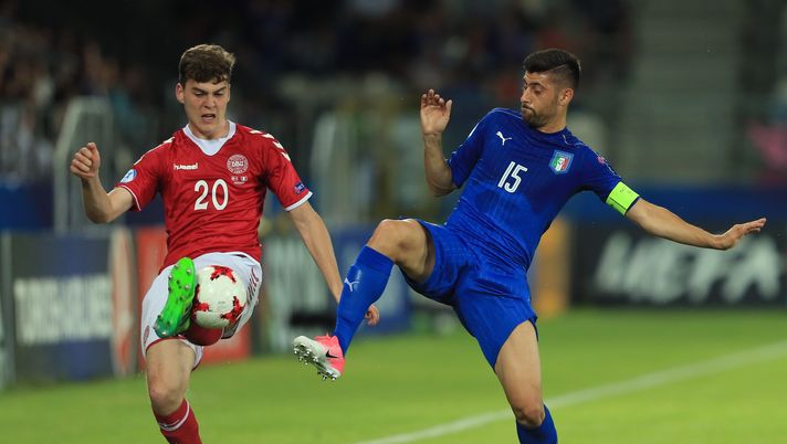 KRAKOW, POLAND - JUNE 18: Jacob Rasmussen of Denmark and Marco Benassi of Italy compete for the ball during the UEFA European Under-21 Championship Group C match between Denmark and Italy at Krakow Stadium on June 18, 2017 in Krakow, Poland. (Photo by Stephen Pond/Getty Images) Under 21, buona la prima per l’Italia. Barreca e Benassi promossi entrambi - immagine 1