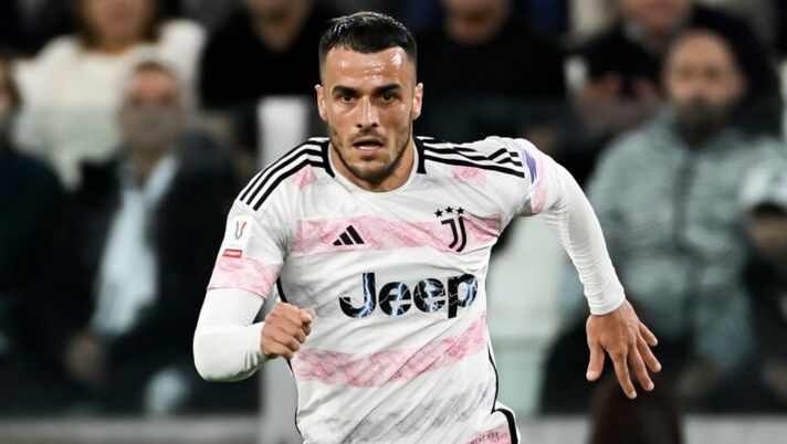 TURIN, ITALY - APRIL 02: Filip Kostic of Juventus during to the Semi-final - Coppa Italia match between Juventus and SS Lazio at Allianz Stadium on April 02, 2024 in Turin, Italy. (Photo by Daniele Badolato - Juventus FC/Juventus FC via Getty Images) UFFICIALE – Kostic, il Fenerbahce conferma: “Trovato accordo con la Juve per il prestito” - immagine 1