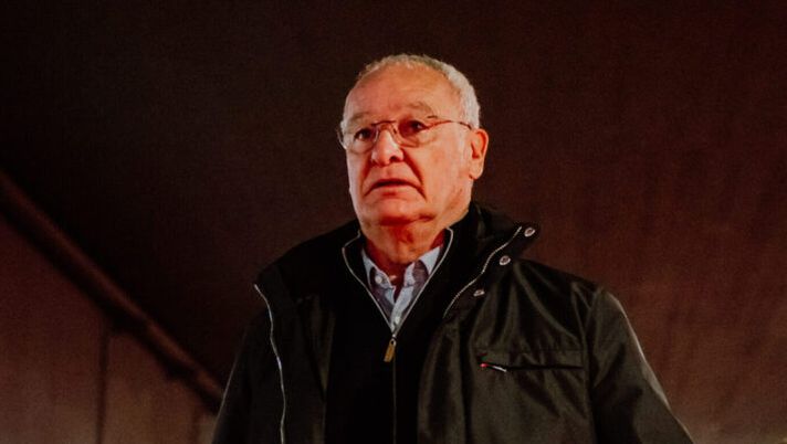 ROME, ITALY - JANUARY 30: AS Roma coach Claudio Ranieri arrives at the stadium prior to the UEFA Europa League 2024/25 League Phase MD8 match between AS Roma and Eintracht Frankfurt at Stadio Olimpico on January 30, 2025 in Rome, Italy. (Photo by Fabio Rossi/AS Roma via Getty Images) Ranieri: “Stasera ci giochiamo molto. Pellegrini? Può fare la differenza perché…” - immagine 1