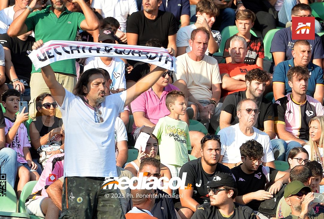 FOTOTIFO Palermo-Feralpisalò 3-0, gli scatti ai tifosi al “Renzo Barbera” (GALLERY) - immagine 54