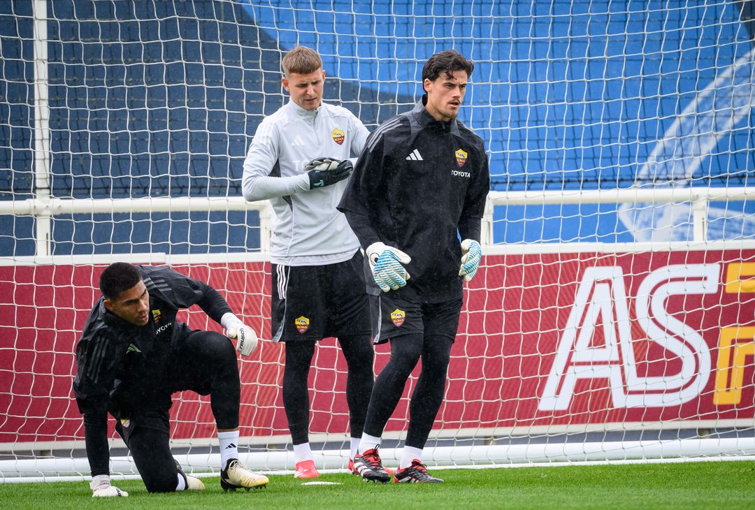 Roma, la seduta pomeridiana aperta ai tifosi al St. George’s Park – FOTO GALLERY - immagine 61