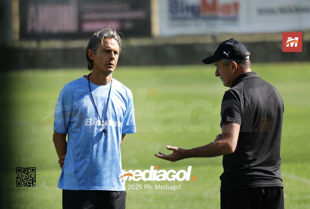 FOTO, Osti e Inzaghi riunione in campo prima degli allenamenti - immagine 2