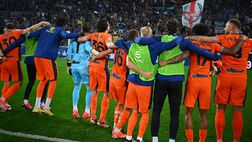 Sky – Scudetto Inter, crolla la scaramanzia: fuori da Appiano prime bandiere con le due stelle