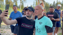 VIDEO Ritiro Palermo: autografi e selfie con i tifosi per Corini, Brunori e Lucioni