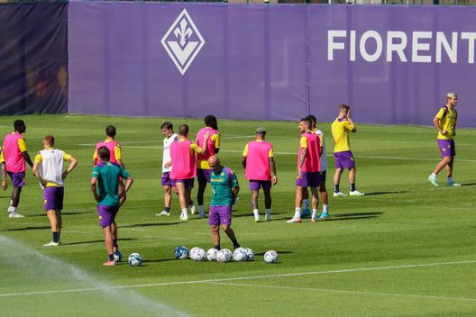GERMOGLI PH: 23 AGOSTO 2023 BAGNO A RIPOLI VIOLA PARK ALLENAMENTO DELLA FIORENTINA IN VISTA DELLA PARTITA CONTRO IL RAPID VIENNA NELLA FOTO ITALIANO Ancora Casamonti: “Tutta colpa della burocrazia. Viola Park? È stata un’impresa”- immagine 2