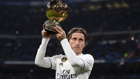 luka-modric-firma-milan-settimo-pallone-d-oro-storia-rossonera-real-madrid-milano