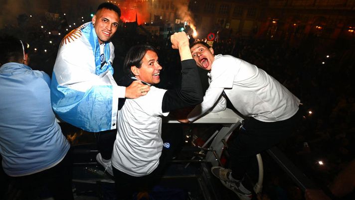 Inter, Dimarco, Lautaro e Barella capi curva durante la festa: Nic chiamava Inzaghi… - immagine 1