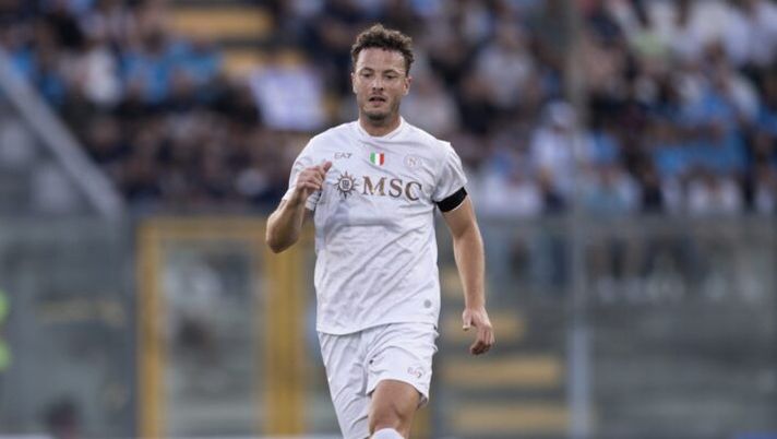 CASTEL DI SANGRO, ITALY - AUGUST 09: Amir Rrahmani during the pre-season friendly match between Napoli and Girona at Stadio Teofilo Patini on August 09, 2025 in Castel di Sangro, Italy. (Photo by SSC NAPOLI/SSC NAPOLI via Getty Images) Napoli, le condizioni di Rrahmani: le ultime sul suo infortunio e le sue parole - immagine 1