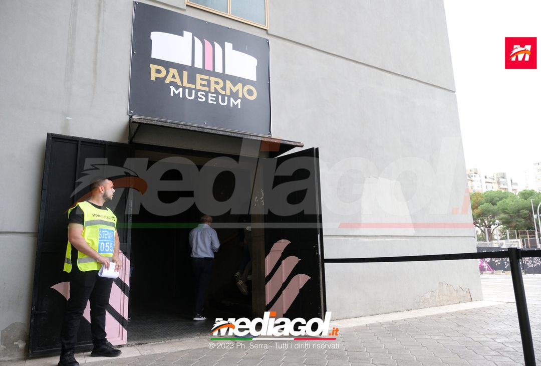FOTO PALERMO, i tifosi rosanero in tour allo stadio ‘Renzo Barbera’ (GALLERY) - immagine 42
