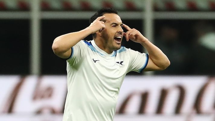 MILAN, ITALY - MARCH 02: Pedro of Lazio celebrates scoring his team's second goal during the Serie A match between AC Milan and SS Lazio at Stadio Giuseppe Meazza on March 02, 2025 in Milan, Italy. (Photo by Marco Luzzani/Getty Images) Pedro: “Rigore all’ultimo pesa sempre. Voglio restare, ma non essere un problema per la Lazio” - immagine 1