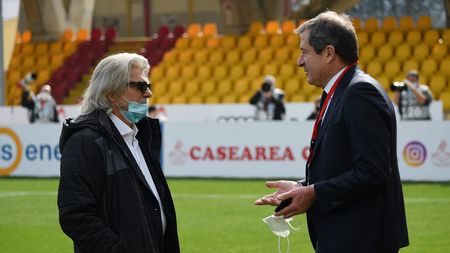 BENEVENTO, ITALY - FEBRUARY 07: Massimo Ferrero, President of Sampdoria talks to Carlo Osti, Sporting Director of Sampdoria prior to the Serie A match between Benevento Calcio and UC Sampdoria at Stadio Ciro Vigorito on February 07, 2021 in Benevento, Italy. Sporting stadiums around Italy remain under strict restrictions due to the Coronavirus Pandemic as Government social distancing laws prohibit fans inside venues resulting in games being played behind closed doors. (Photo by Francesco Pecoraro/Getty Images)