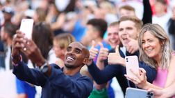 Portano via cellulare a Mo Farah: li insegue e se lo fa ridare