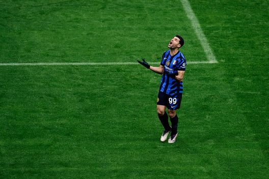 Taremi si dispera dopo aver sbagliato un gol in Inter-Udinese. (Foto di Mattia Ozbot - Inter/Inter via Getty Images) Taremi inter