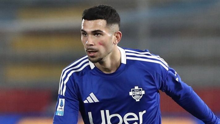 COMO, ITALY - NOVEMBER 24: Lucas Da Cunha of Como 1907 in action during the Serie A match between Como 1907 and ACF Fiorentina at Stadio G. Sinigaglia on November 24, 2024 in Como, Italy. (Photo by Marco Luzzani/Getty Images) Ag. Da Cunha: “Molto difficile che il Como lo lasci partire! Se chiamasse il Napoli…” - immagine 1