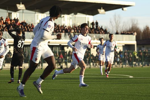 Emanuele Sala del Milan Futuro esulta dopo aver segnato il gol dell’1-0 durante la partita di Serie D tra AC Leon e Milan Futuro, disputata alla Leon Arena il 4 gennaio 2026 a Vimercate, Italia. (Foto di Giuseppe Cottini/AC Milan via Getty Images) Giovanili Milan, il 2026 parte col piede giusto: sorridono Milan Futuro e Primavera- immagine 2