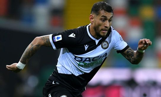 UDINE, ITALY - APRIL 10: Roberto Pereyra of Udinese Calcio runs with the ball during the Serie A match between Udinese Calcio and Torino FC at Dacia Arena on April 10, 2021 in Udine, Italy. Sporting stadiums around Italy remain under strict restrictions due to the Coronavirus Pandemic as Government social distancing laws prohibit fans inside venues resulting in games being played behind closed doors. (Photo by Alessandro Sabattini/Getty Images)