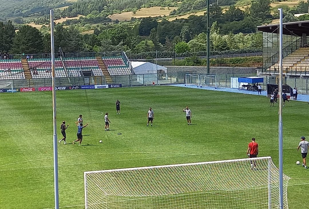 GALLERY Osimhen e Cheddira si sfidano in una gara di tiri in porta - immagine 3